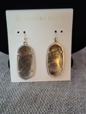 Kendra Scott "Elle" Silver-Tone Earrings with Iridescent Black Mother-of-Pearl
